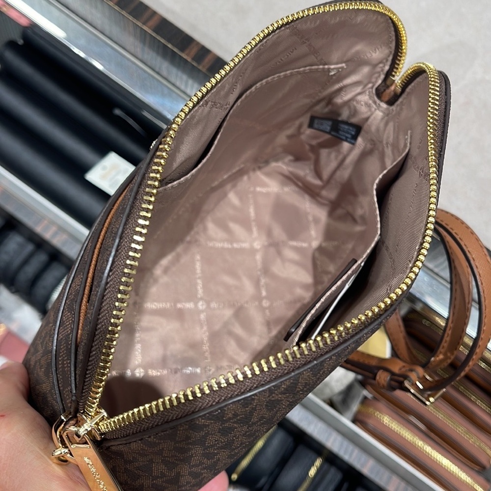 MICHAEL KORS Jet Set Medium Logo Dome Satchel Crossbody
Brown
NWT - Picture 13 of 16